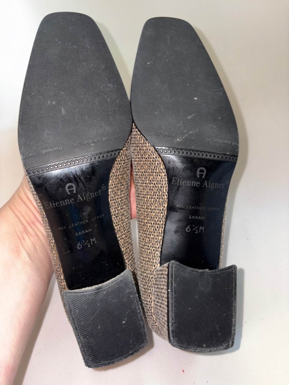 VINTAGE Etienne Aigner Sarah Taupe Low Block Heel Pumps Size 6.5 - Picture 6 of 7